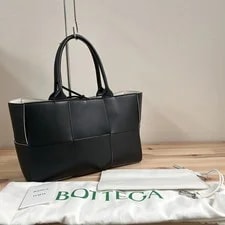 Bottega Veneta — Bottega Veneta Arco Small With Pouch — Handbag — resale