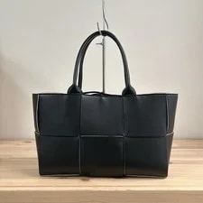Bottega Veneta Arco Small With Pouch 2