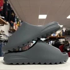 Size 10 - Yeezy Slide (ID2349) 2