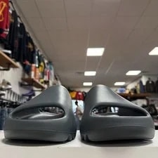 Size 10 - Yeezy Slide (ID2349) 3