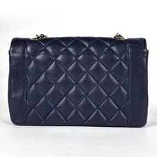Chanel Diana Matelasse Single Flap Skin 3