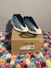 Yeezy — Yeezy 700 V3 Arzare ’s 7 Adidas — Sneaker — resale
