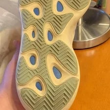 Yeezy 700 V3 ’s Slip-On Low Top / Breathable 2