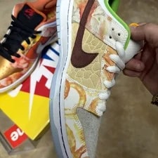Nike SB Dunk Low Street Hawker (2021) 4