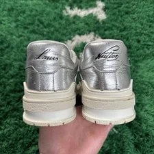 Size 9LV / 10M - Louis Vuitton - Clean 4