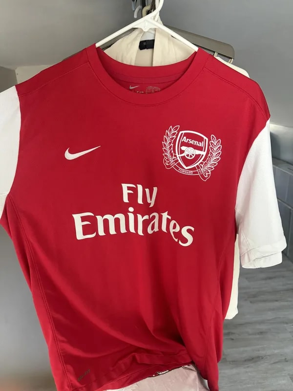 Nike — Nike Arsenal 2011-2012 Anniversary — streetwear — resale
