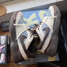 Size 9.5 - X Nike Zoom Field Jaxx Leche 2