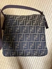 Fendi Authentic Mamma Baguette Crossbody 3