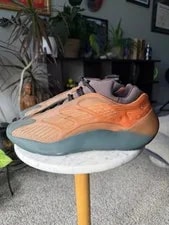 Vnds* Size 11.5 - Adidas Yeezy 700 V3 Fade - Worn Twice 3