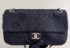 Chanel — Chanel Classic Flap Chain Shoulder Bag — Handbag — resale