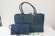 Bottega Veneta — Bottega Veneta Cassette Arco — Handbag — resale