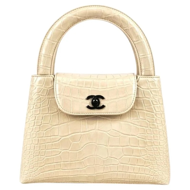 Chanel — Chanel Kelly Handbag — Clothing — resale