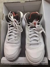 Size 9.5 - Air Jordan 5 Retro 2