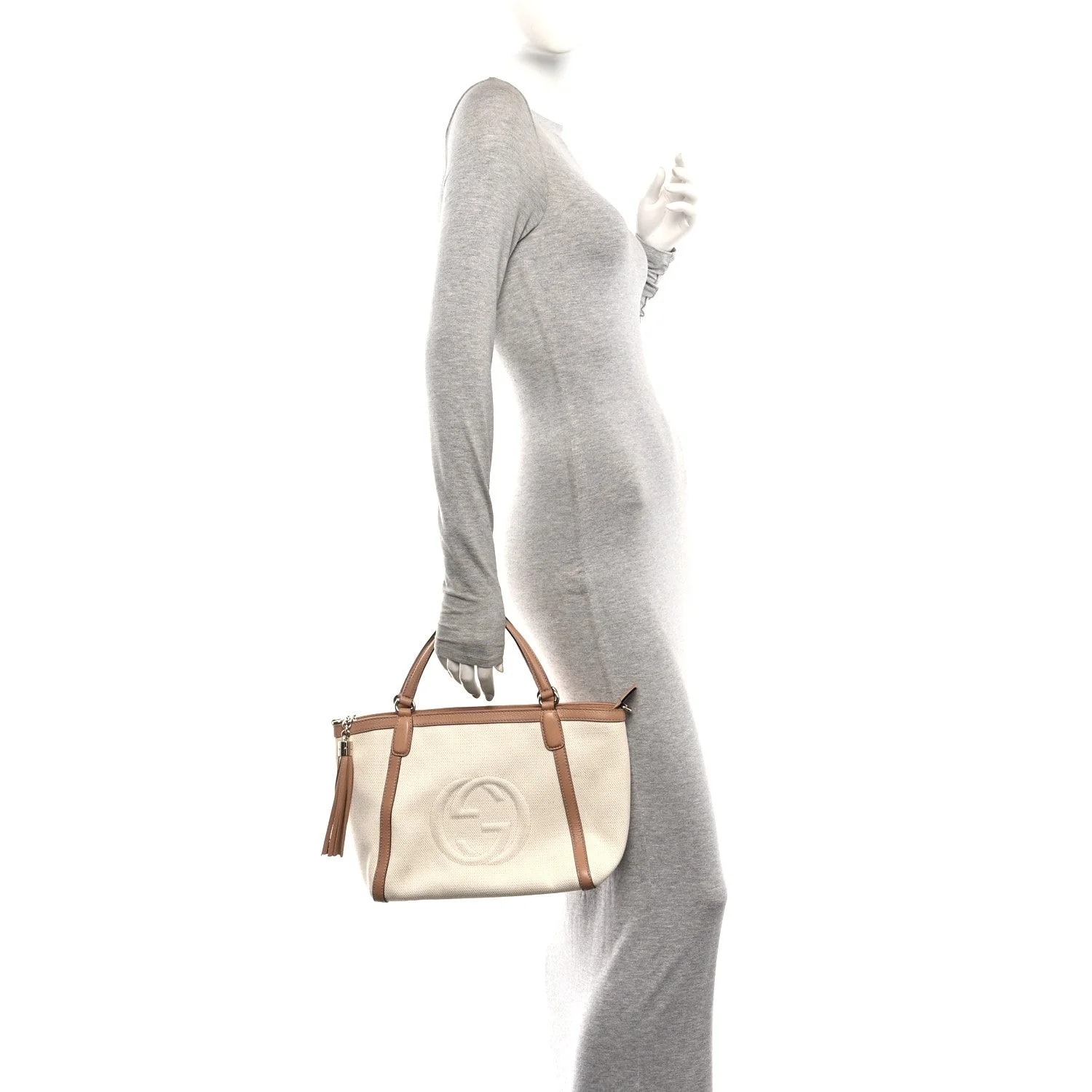 Pebbled Small Soho Top Handle Camelia 2