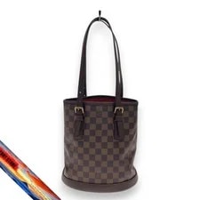 Louis Vuitton — Louis Vuitton Malay Wallet — Handbag — resale