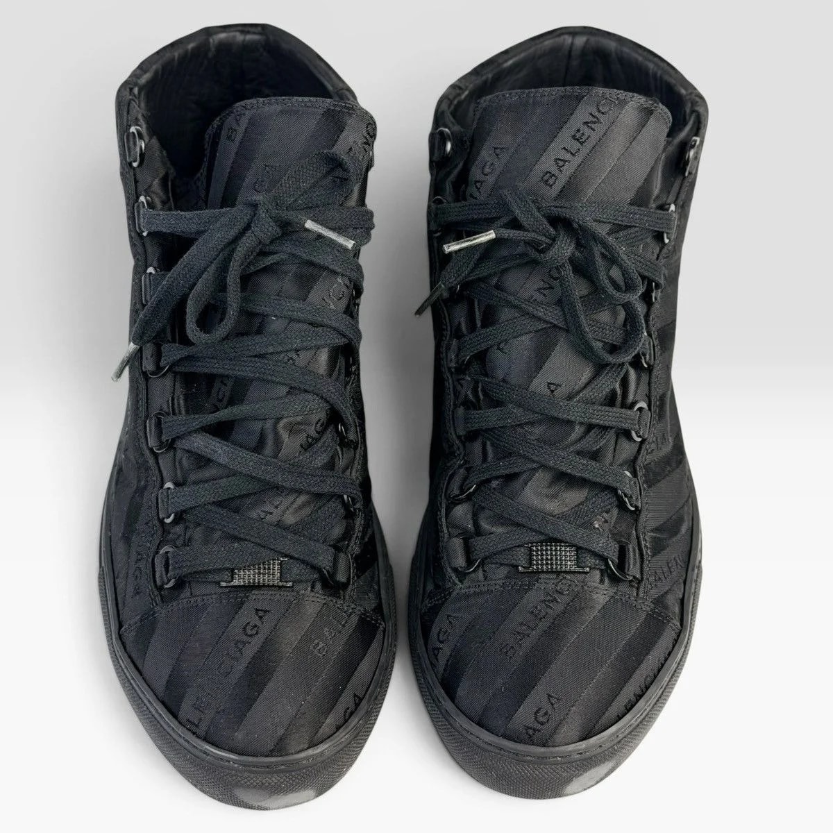 Balenciaga — Balenciaga Arena High-Top Logo Stripe — Sneaker — resale