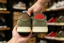 X IQ7604-101 X Air Jordan 1 in Hand 2