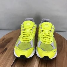 New Balance 2002R Running Shoes Size 9.5 D Lace Up Retro 2