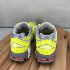 New Balance 2002R Running Shoes Size 9.5 D Lace Up Retro 4
