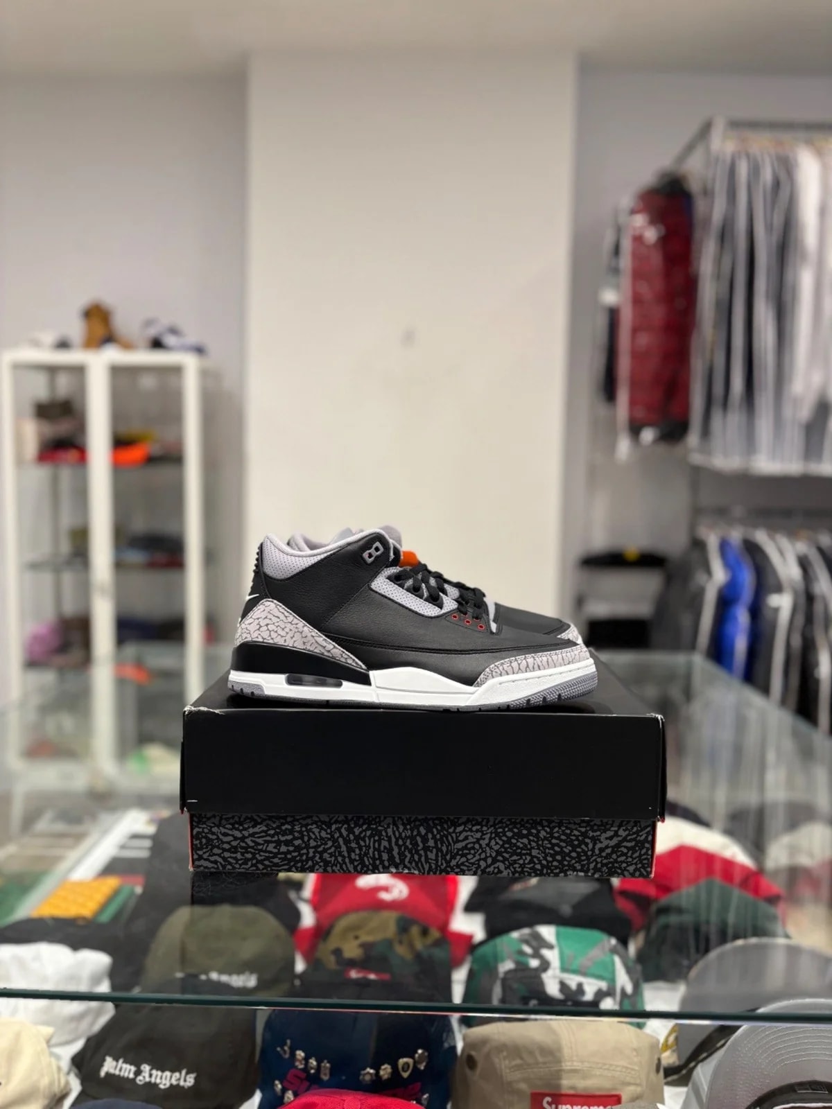 Jordan — Jordan 3 (2024) — Sneaker — resale