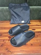 Yeezy Slide Dark ’S Size 10 W/ Dust Bag No Box 2