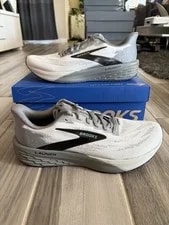 Brooks — Brooks Launch 11 Running Shoes - Oyster 110450 1D 021 — Sneaker — resale