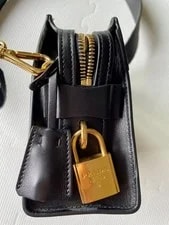 Prada 2017 Near 3