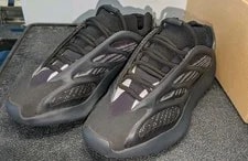 Yeezy 700 V3 "Dark Glow" (GX6144) Size 6 3