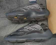 Yeezy 700 V3 "Dark Glow" (GX6144) Size 6 4
