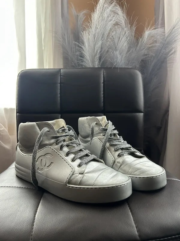 Chanel — Chanel CC Logo Mid-Top — Sneaker — resale