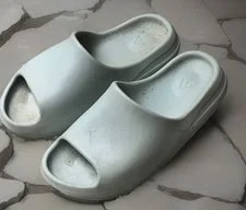 Yeezy — Yeezy Slide ’S Salt Colorway Well Comfortable — Sneaker — resale