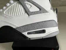 Air Jordan 4 Retro (2012) Jumpman 3