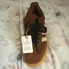 Adidas — Adidas Samba Low Top / Lace-Up Sole — Sneaker — resale