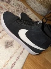 Nike SB Blazer High Top Skateboarding / Lace Up 2