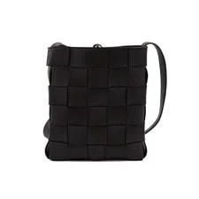 Bottega Veneta — Bottega Veneta Cassette Messenger Crossbody 152315781 — Handbag — resale
