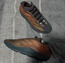 Adidas Yeezy 700 V3 Fade — Sneaker — resale