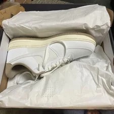 Nike — 9.5US Nike Air Force 1 '07 Lv8 — Sneaker — resale