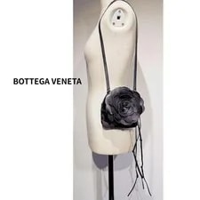 Bottega Veneta Flower Clasp Excellent Japan 2