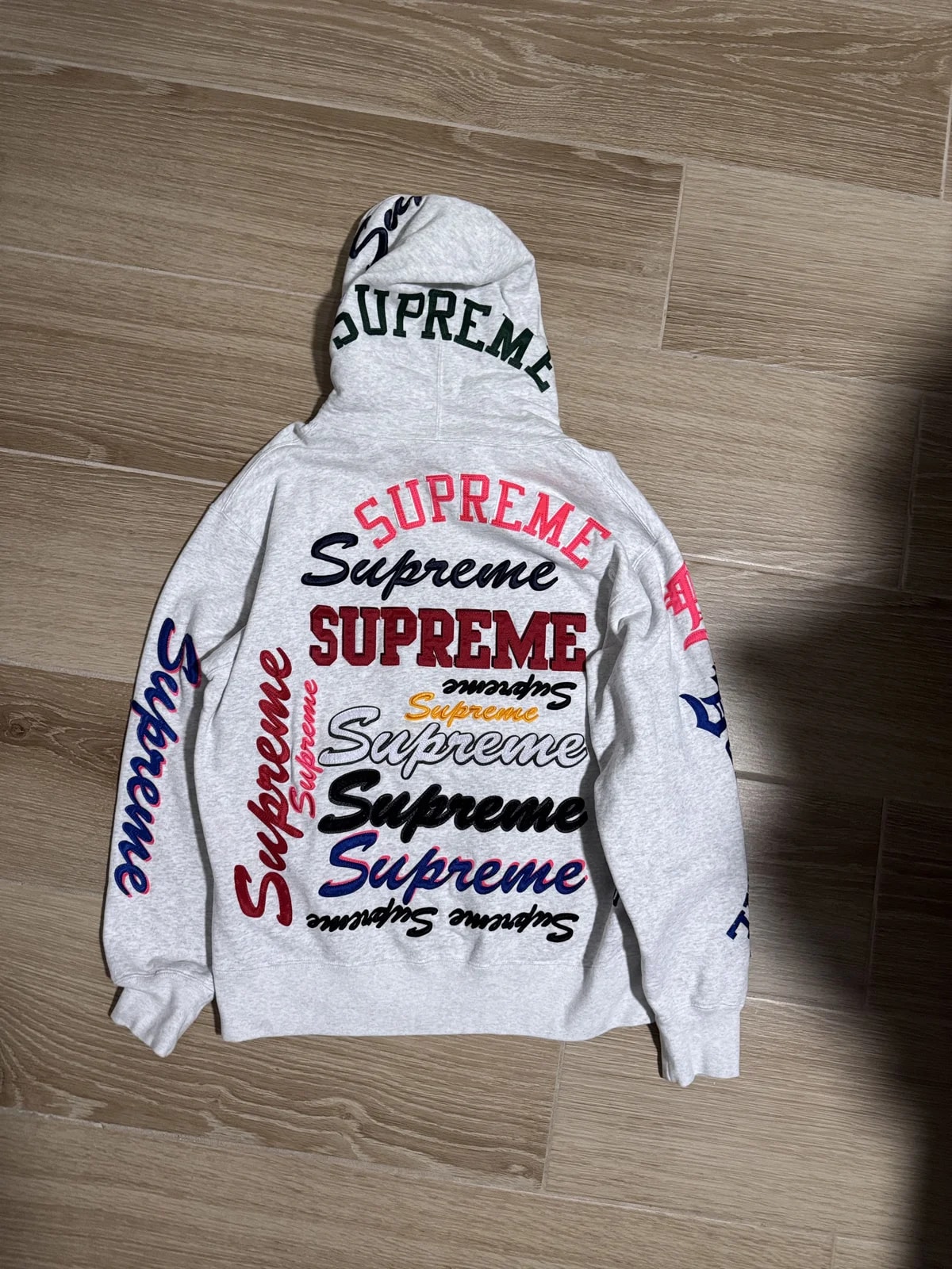 Supreme — Supreme Logo Hooded Sweatshirt — streetwear — resale