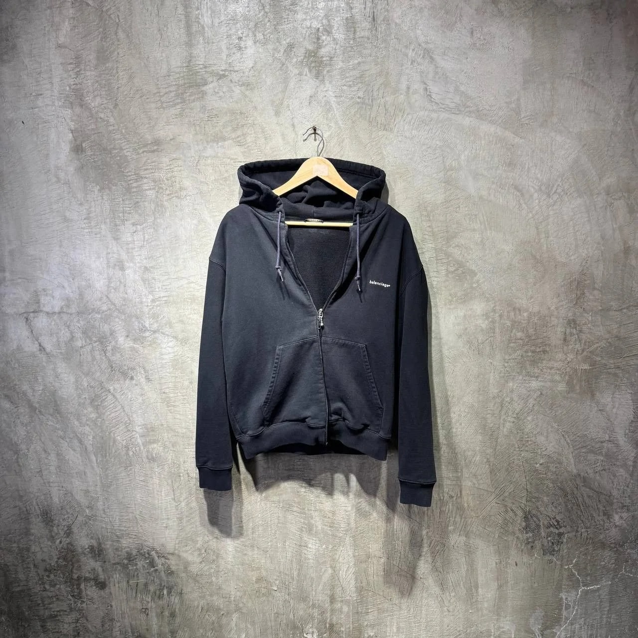 Balenciaga — Balenciaga Copy Right Logo Zip-up Hoodie — streetwear — resale