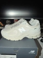 New Balance 2002R Size 9.5 / Wmn 11 NEW 2