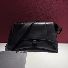 Balenciaga — Balenciaga Downtown Matte Flap Closure All - Very Good #2NVEE6 — Handbag — resale