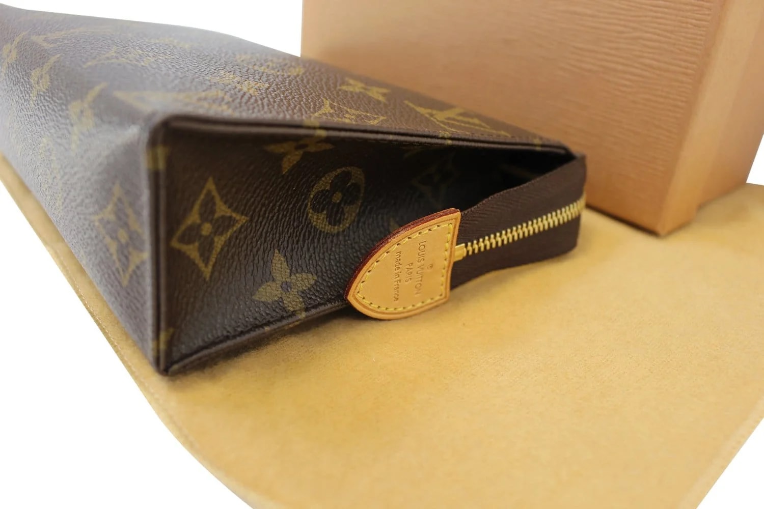 Louis Vuitton Poche Toilette 19 Cosmetics 4