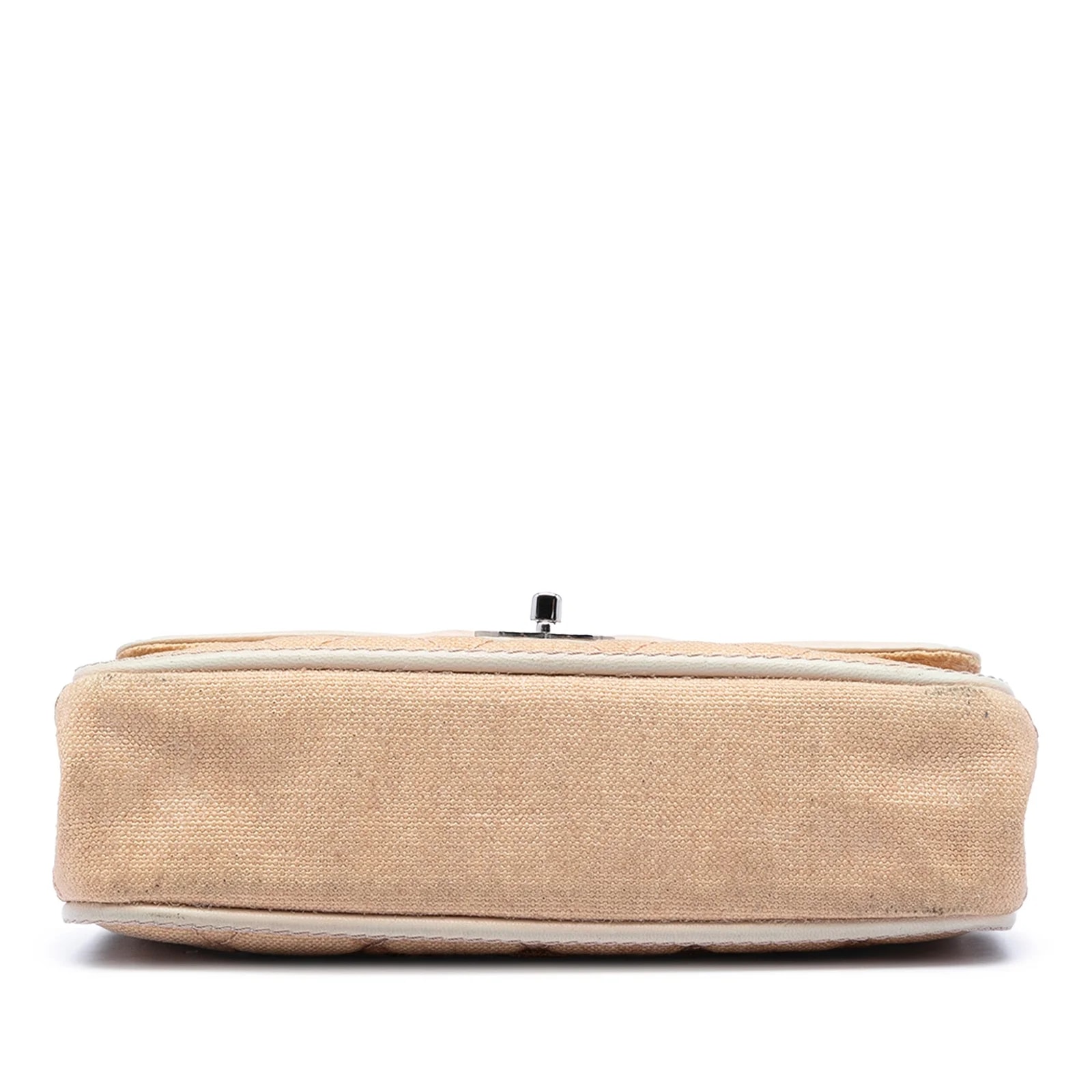 Medium Classic Trimmed Double Flap 3