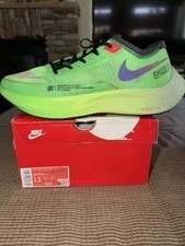 Nike — Nike Zoom X Vaporfly Next 2 4 5 Vomero — Sneaker — resale
