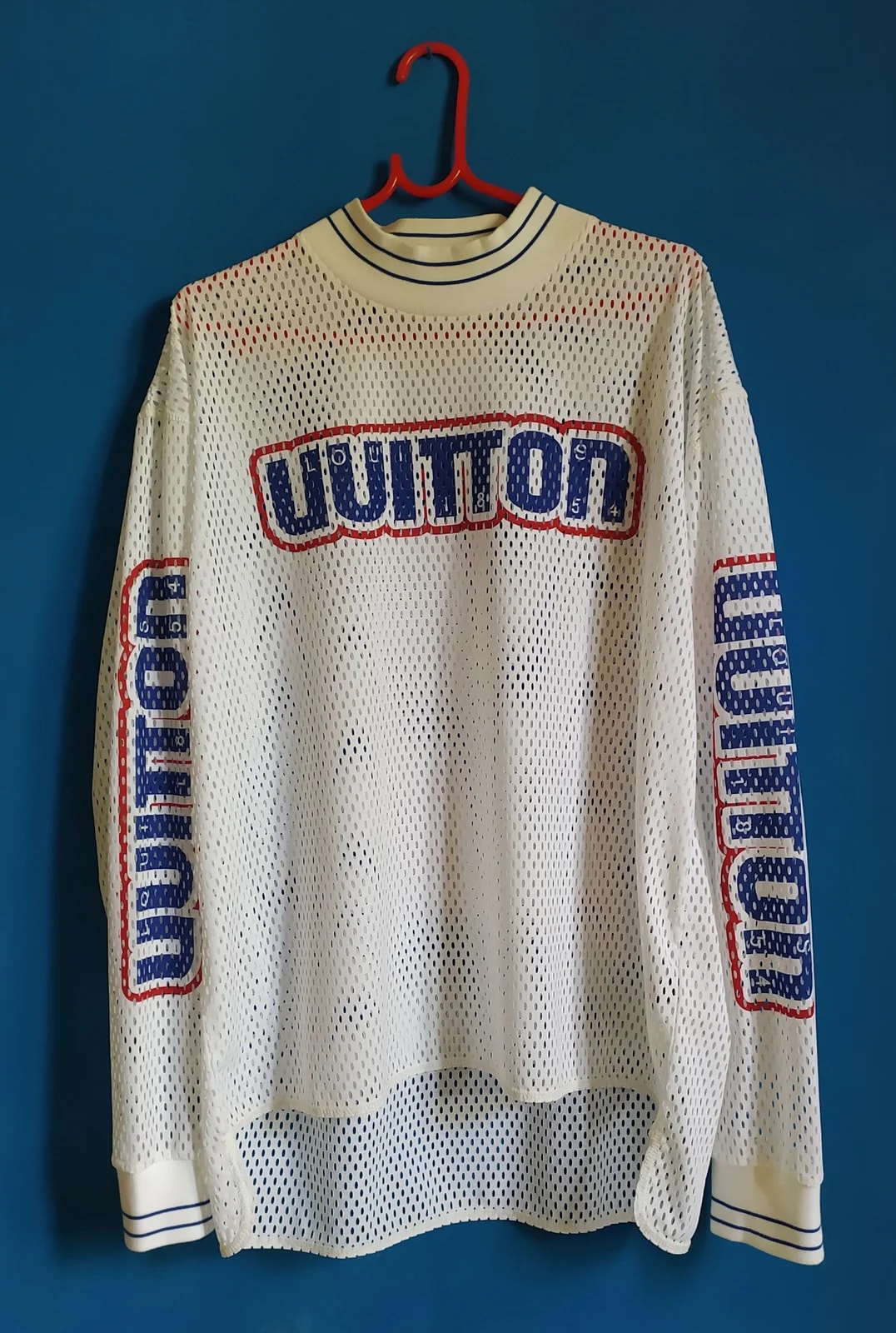 Louis Vuitton — Louis Vuitton T Shirt Logo 1AAGP1 — streetwear — resale