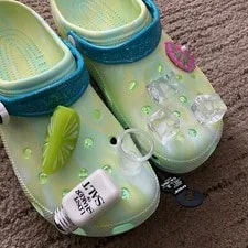 Margaritaville X Crocs W 12 / M 10 Classic Summer Clog Jimmy Buffet / Jibbitz 2