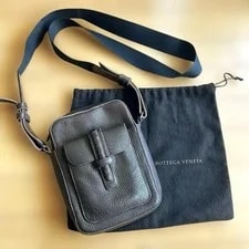 Bottega Veneta — Bottega Veneta Pebble Dark Italy — Handbag — resale