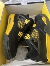 Air Jordan — Air Jordan 4 Retro DH6927-017 — Sneaker — resale
