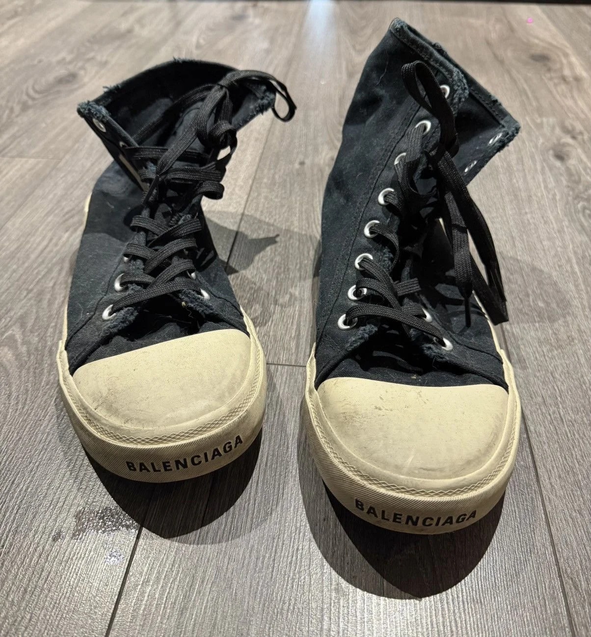 Balenciaga — Balenciaga Distressed Paris — Sneaker — resale